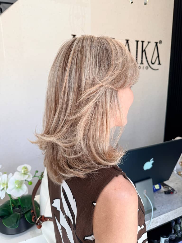 Corte corto rubio, resultado real Malaika Studio